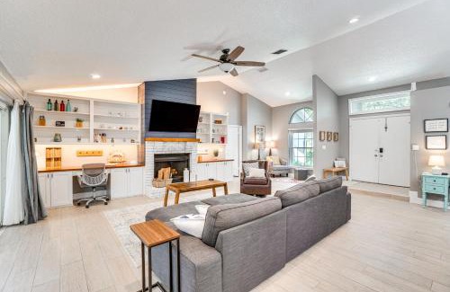 Orlando Maison | Screened Lanai and Fenced Yard Luxe Orlando Home