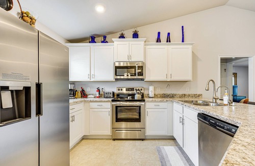 Candler Maison | Screened Lanai: Relaxing Retreat in Ocala!