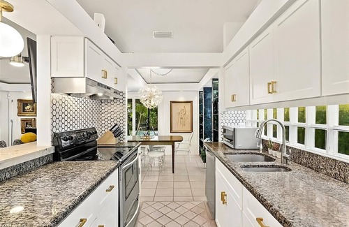 Naples Park Maison | Screened Pool Paradise – Just Minutes from Beach