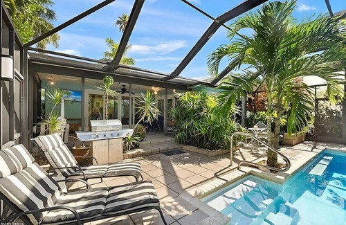 Naples Park Maison | Screened Pool Paradise – Just Minutes from Beach
