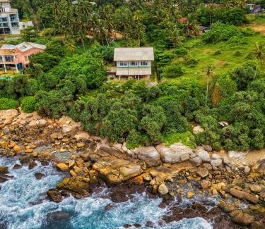 Nilwella Maison | Screwpine Beach Villa