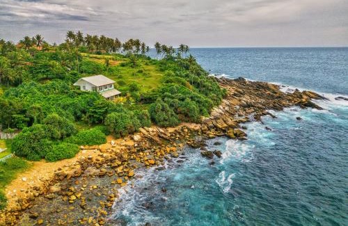 Nilwella Maison | Screwpine Beach Villa