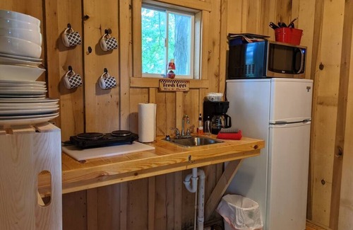 Helmsburg Cabine | "Scruggs" Deluxe Camping Cabin #7 | Pet Friendly