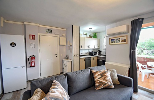 San Martin de Valdeiglesias Appartement | Serene Lakeview Retreat