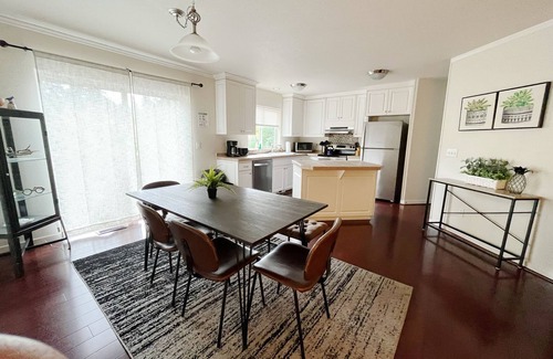 Milwaukie Maison | SE Park Ave 4B Retreat, Walk to MAX Station
