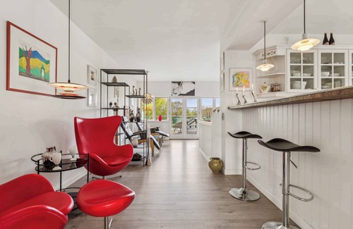 Nyborg Cottage | Sea and meadow views – space and calm