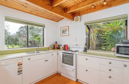 Pauanui Maison | Sea Breeze Bach - Pauanui Holiday Home