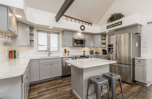 East Irondequoit Cottage | Sea Breeze Lakefront Cottage Steps to Hiking, Beach, Boat launch, Amusement Park