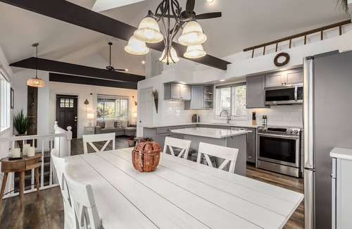 East Irondequoit Cottage | Sea Breeze Lakefront Cottage Steps to Hiking, Beach, Boat launch, Amusement Park