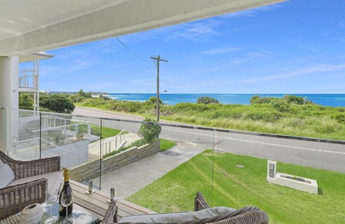 Caves Beach Maison | Sea Caves