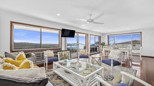 Emerald Beach Maison | Sea Change -Cheerful, Family Friendly, Sea Views