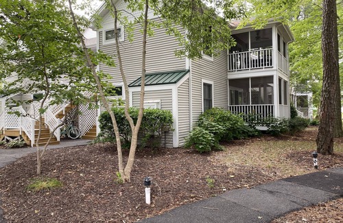Bethany Beach Copropriété | Sea Colony 2 BR, Screened Porch, Steps to Pool, Pickleball, Tennis