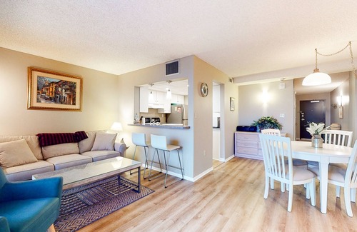 Bethany Beach Copropriété | Sea Colony Ocean 2nd floor condo w/ shared sauna, tennis court, and elevator