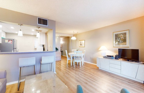 Bethany Beach Copropriété | Sea Colony Ocean 2nd floor condo w/ shared sauna, tennis court, and elevator