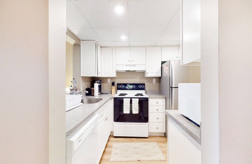 Bethany Beach Copropriété | Sea Colony Ocean 2nd floor condo w/ shared sauna, tennis court, and elevator