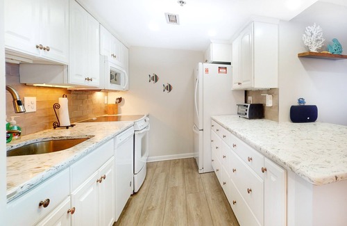 Bethany Beach Copropriété | Sea Colony Ocean 5th floor condo w/ tennis court, pool, and elevator