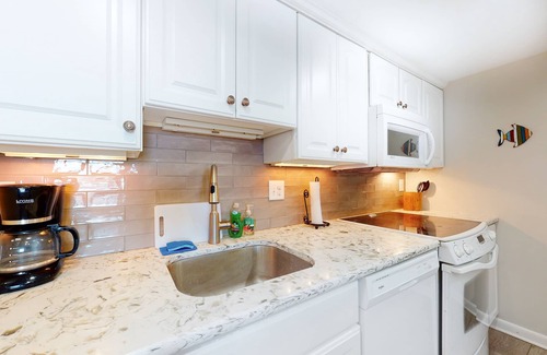 Bethany Beach Copropriété | Sea Colony Ocean 5th floor condo w/ tennis court, pool, and elevator