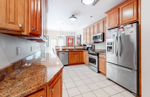 Bethany Beach Maison | Sea Colony Tennis townhouse with fireplace, gym, & basketball court