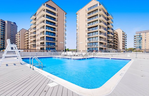 Bethany Beach Maison | Sea Colony Tennis townhouse with fireplace, gym, & basketball court