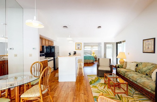 Bethany Beach Copropriété | Sea Colony Tennis 1st floor condo w/ pool, basketball court, and shared sauna