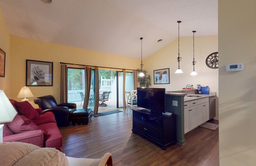 Bethany Beach Copropriété | Sea Colony Tennis 1st-floor condo with balcony, gym, & pool