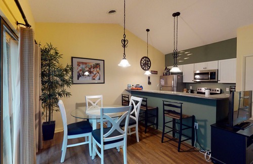 Bethany Beach Copropriété | Sea Colony Tennis 1st-floor condo with balcony, gym, & pool