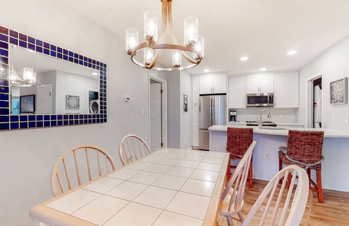 Bethany Beach Copropriété | Sea Colony Tennis First-Floor Condo w/ Lake View, Basketball Court & Free WiFi