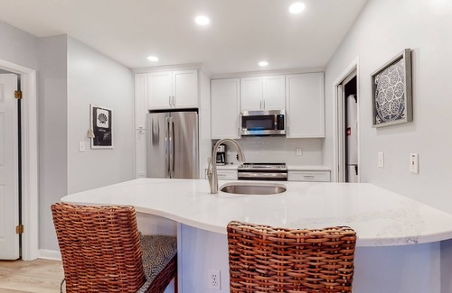 Bethany Beach Copropriété | Sea Colony Tennis First-Floor Condo w/ Lake View, Basketball Court & Free WiFi