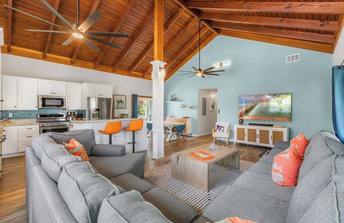 Cutthroat Harbor Estates Maison | SEA COVE ~ Canal Front 2 BR/2 Ba Home in Cudjoe Key w/ Pool!