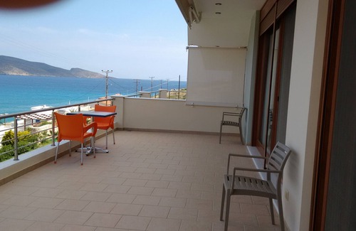 Pefki Appartement | Appartement front de mer à la plage de Tholos et à la baie de Mirabello