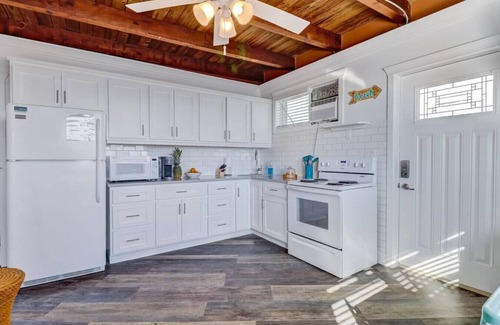 Fernandina Beach Appartement | Sea Glass Cottage #3 | Renovated | Beachfront w/Dune Views | Outdoor Courtyard