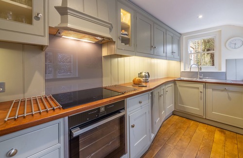 Holt Maison | Un cottage traditionnel en briques et silex niché au cœur de Blakney