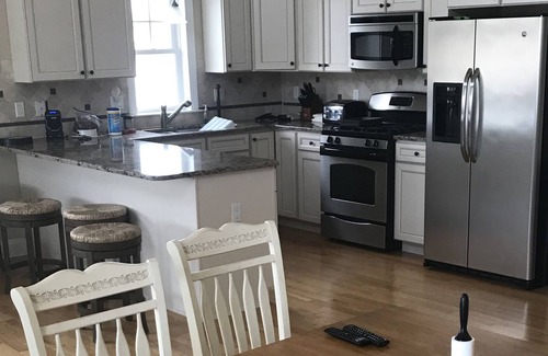 Sea Isle City Maison | Sea Isle Sunset Views Close to Dining, Shops and Beach - Families Only Please