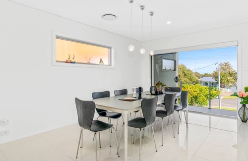Culburra Beach Maison | Sea La Vie - Pet Friendly with Fireplace and Swimming Pool & Spa