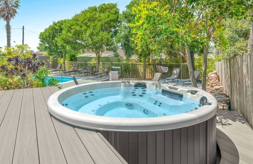 Culburra Beach Maison | Sea La Vie - Pet Friendly with Fireplace and Swimming Pool & Spa