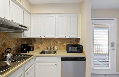 Holiday Beach Copropriété | Charming Studio at Sandcastle Villas – Steps from the Beach!