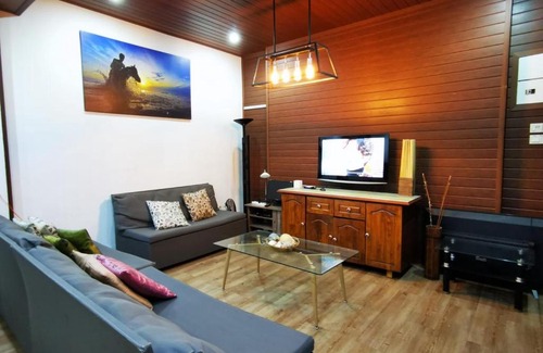Tanjung Bungah Maison | Sea Lion by the beach