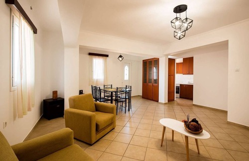 Trapeza Appartement | Sea & Mountain Horizon by Myrto