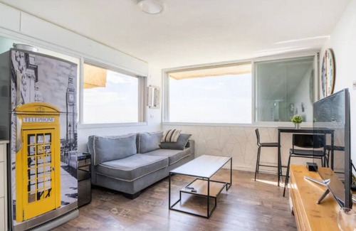 Haifa Appartement | Sea & Mountain View Apt in Upscale Area, Fast Wi-Fi, Minutes from Carmel Center