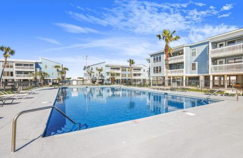Gulf Shores Maison | Sea Oats 102C- Beach view Pool 25 steps to beach
