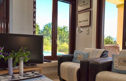 Dryopi Villa | Mer, piscine, tennis, kayaks, voile, détente, lieux d'intérêt historique.