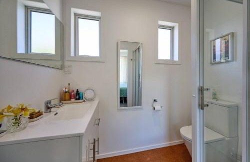 Picton Appartement | Sea-Renity Picton, Apt A
