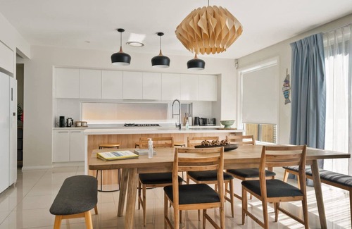Noraville Maison | 'Sea Shell' Brand New House w Direct Beach Access