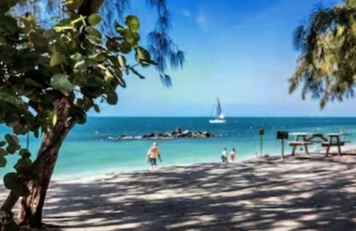 Summerland Key Cottage | SEA SHELL COTTAGE, Sleeps 2 - Summer Vacation, Fishing & Lobster Season is Here!