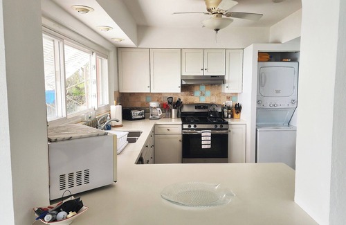 Warwick Cottage | Sea Song 3 Bdrm Beachfront house on Marley Beach with great beach and sea views.