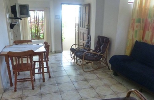 Margate Beach Maison | Sea Spray - Beautiful private Unit with view