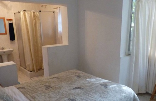 Margate Beach Maison | Sea Spray - Beautiful private Unit with view
