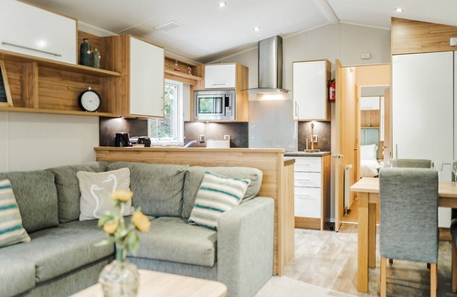 Weybourne Cabine | Sea Squirrel - sleeps 4 guests, High Kelling