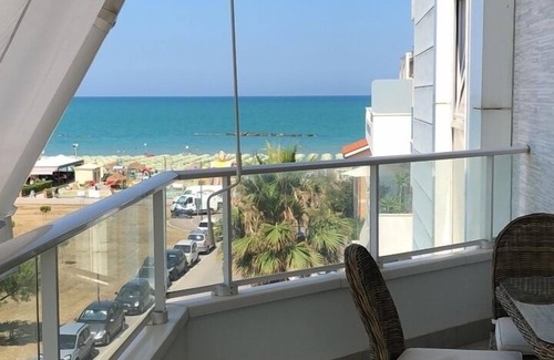 Roseto degli Abruzzi Copropriété | Sea View 1-bedroom condo with a balcony in Roseto degli Abruzzi with WiFi, AC