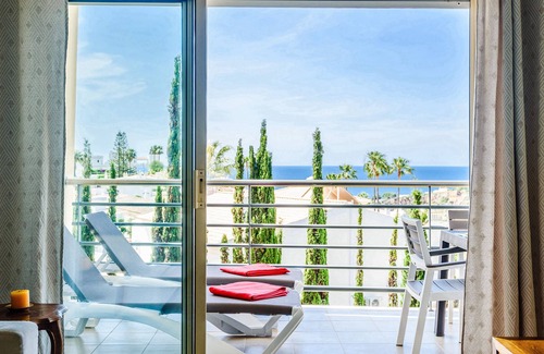 Patio Appartement | Sea view Apartment with sunbathing Terrace & Pools